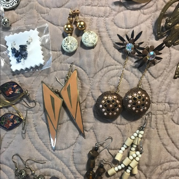 15 pair pierced earrings - Picture 4 of 5